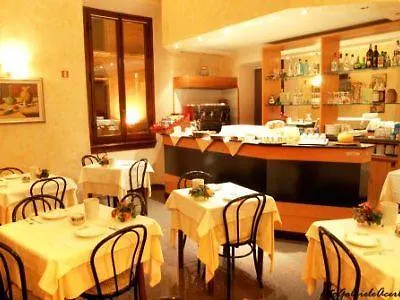Lombardi Hotel 2*